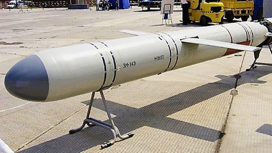 Удар по Миколаєву: ворог випустив по місту 2 ракети Калібр