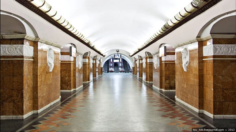  В Киеве запустили новый опрос: ищут замену российским деятелям на метро Университет 