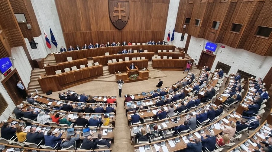 Парламент Словакии окончательно назначил досрочные выборы на 30 сентября