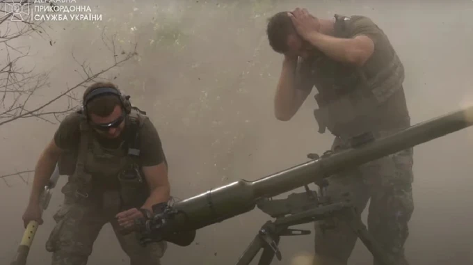 Пограничники показали, как бьют по позициям россиян возле Святогорска