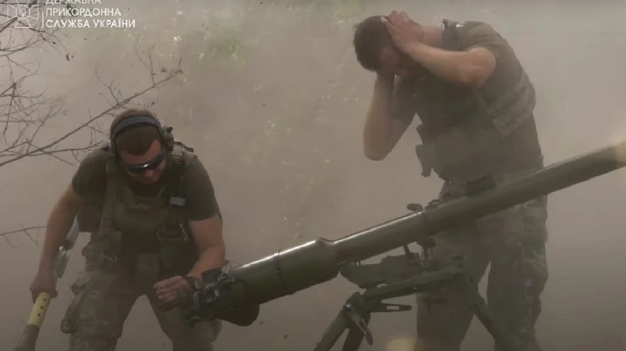 Border guards share video showing hit on Russian positions near Sviatohirsk