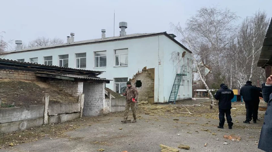В полиции показали эвакуацию детей в Луганской области из-за обстрелов