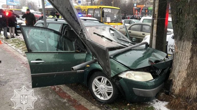 В натовп у Луцьку в’їхав неповнолітній, його пасажири знімали відео