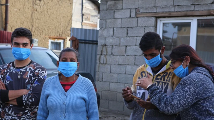 На Закарпатті виїзна бригада почала вакцинувати проти COVID-19 ромів