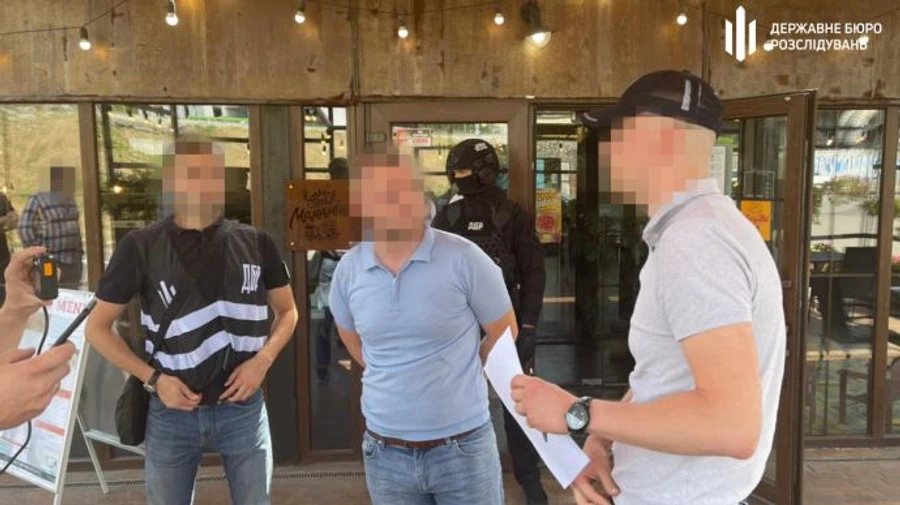 ДБР затримала чоловіка, який за 50 тисяч доларів продавав посаду в бюро