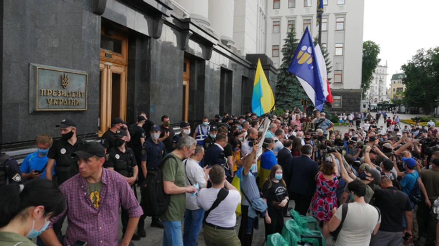 Прихильники Порошенка прийшли до Зеленського