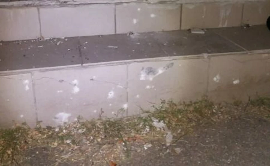 В Харькове бросили самодельную взрывчатку в молодого мужчину