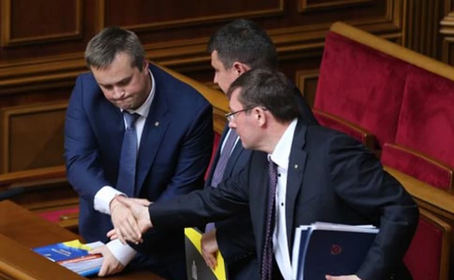 Луценко вызвал Холодницкого из отпуска