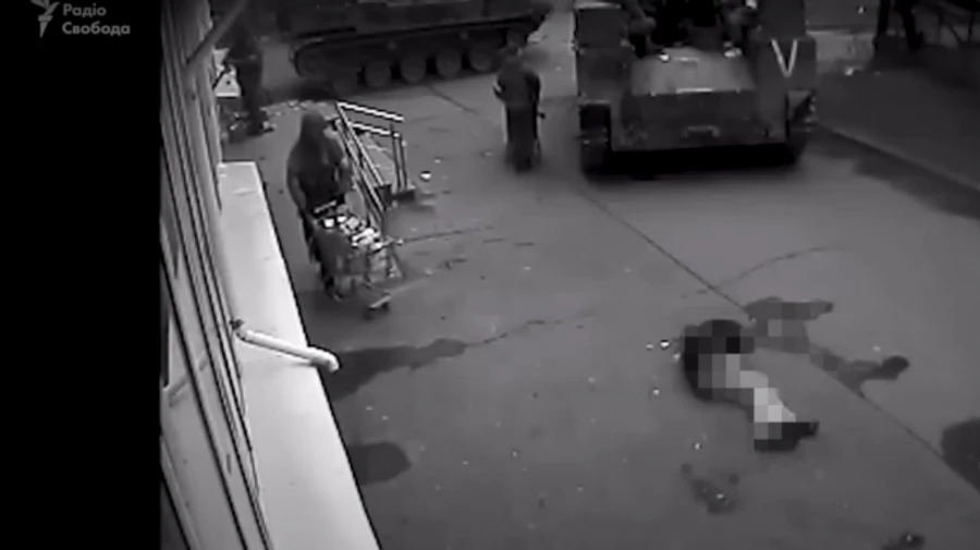 Radio Liberty release footage of Russian looting and execution of civilian in Bucha – video