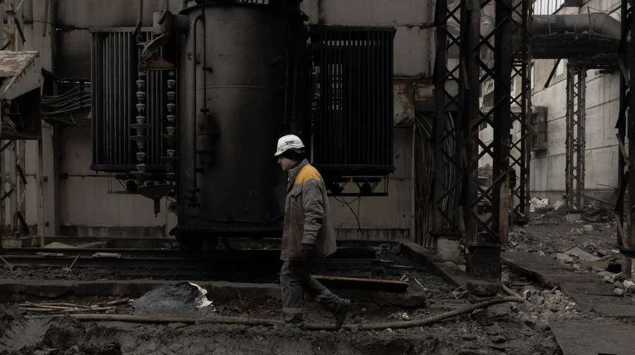 Ukrainian government to introduce extra pay for energy workers in repair crews