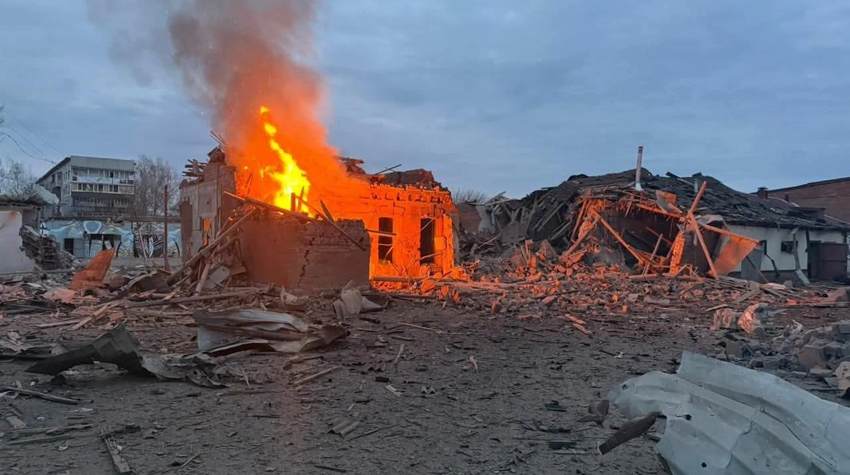 РФ скинула на Слов’янськ фугасні бомби: пошкоджено коворкінг-центр, кафе, житлові будинки
