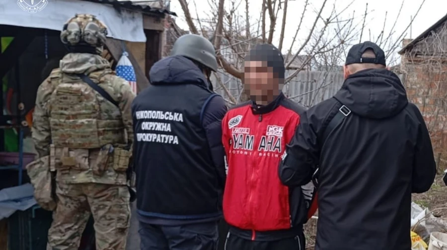 Автомати, гранати і набої: На Дніпропетровщині двох чоловіків підозрюють у збуті зброї