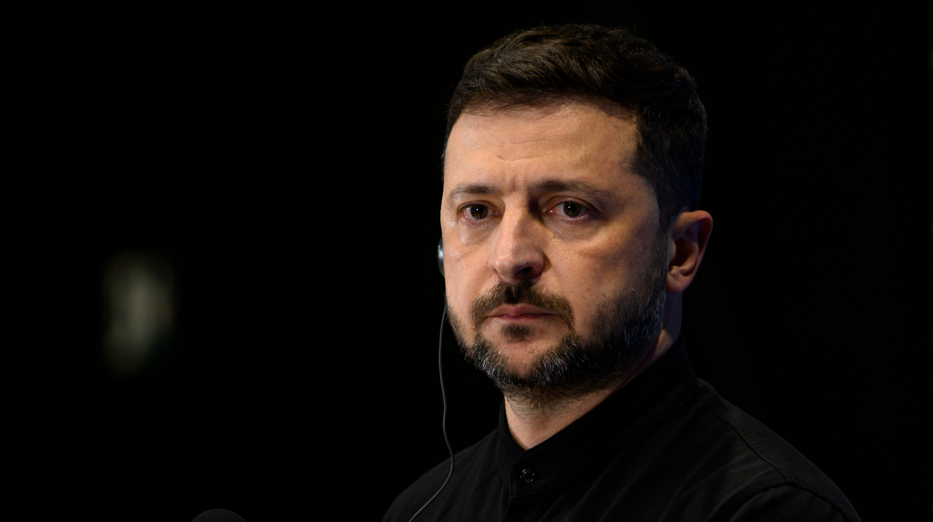 Zelenskyy insists that US security guarantees depend on Ukraine's withdrawal from Donbas