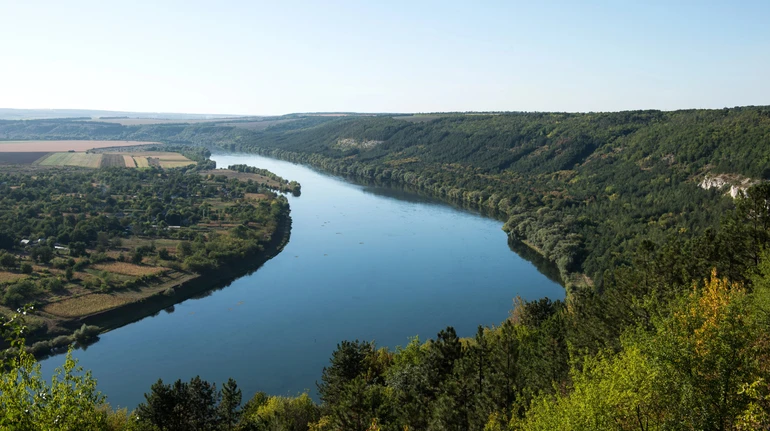 Рівень води у Дністровському водосховищі впав до найнижчої позначки: приплив складає лише 20%