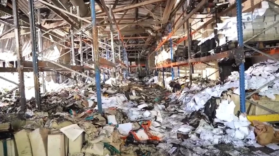 Zelenskyy visits site of Russian attack on printing house in Kharkiv – video