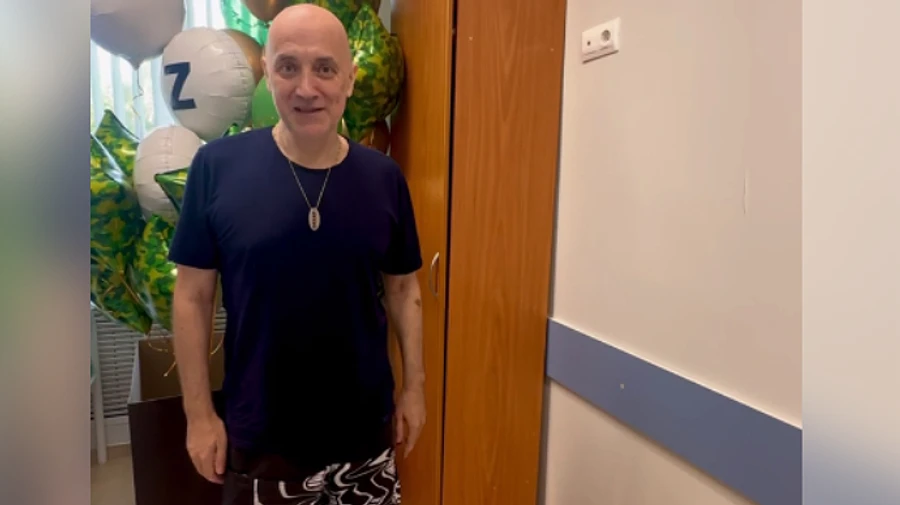 Прилепин показал ноги после покушения