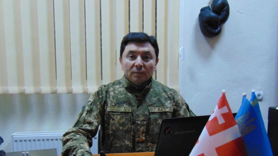 Суд звільнив від відповідальності викладача, який отримав хабар у розмірі $200