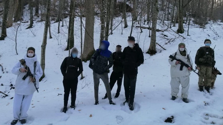 На Закарпатті прикордонники з пострілами зупинили алжирських студентів 