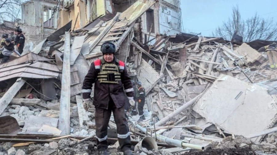 Russia strikes residential building in Kryvyi Rih with ballistic missile, one person killed; search for people under rubble continues – photo