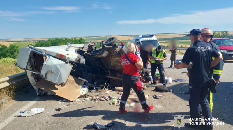 На трасі Київ – Одеса зіткнулися маршрутка і вантажівка: одна людина загинула, ще п'ятеро постраждали