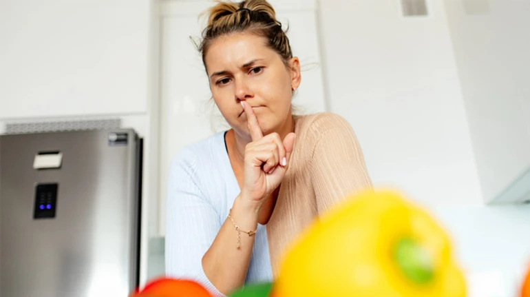 Что скажут люди и надо быть как все: 6 распространенных установок из СССР, которые вы можете заметить у себя