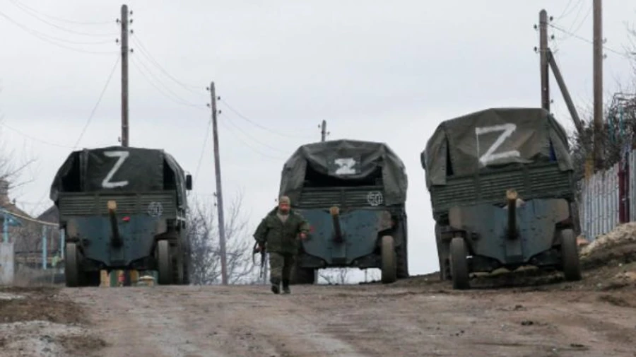 Near Luhansk, occupiers use hundreds of civilian cars to take their loot along – General Staff