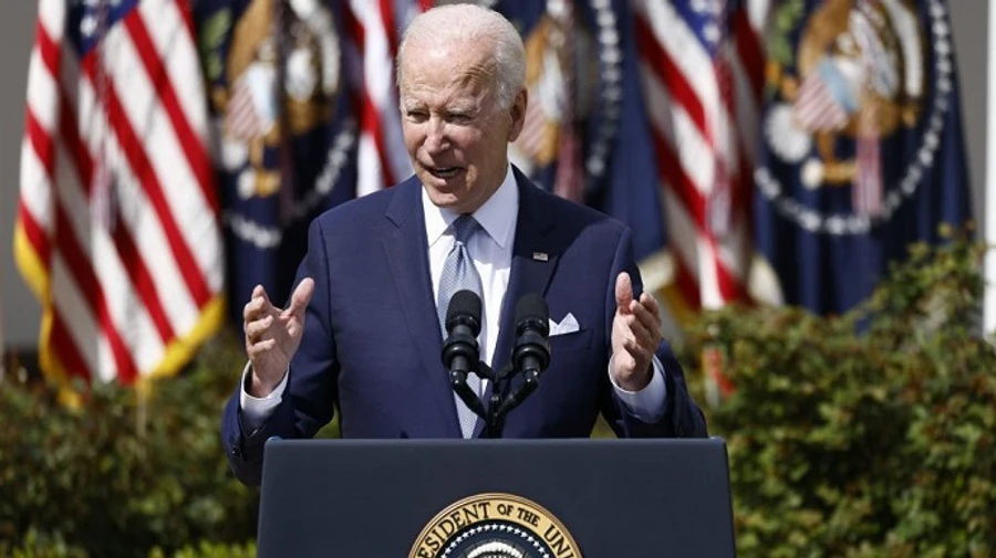 30 країн виділять 60 млн барелів нафти для зниження цін – Байден