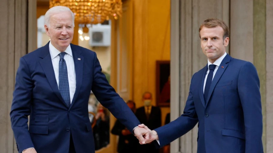 Байден поговорив телефоном з Макроном після його візиту до Москви і Києва