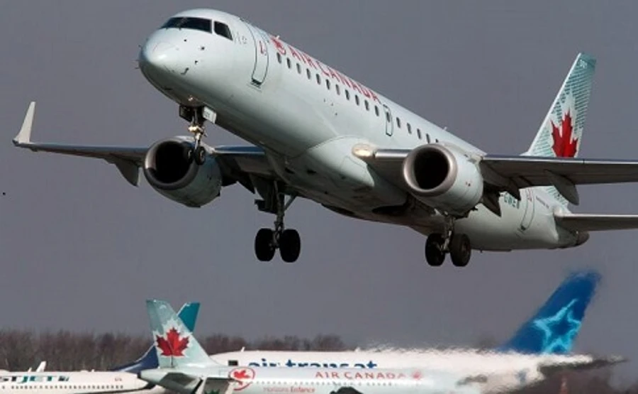 Air Canada сокращает половину персонала
