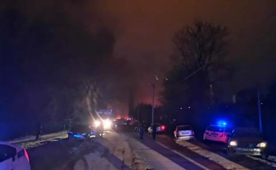 В Кропивницком прогремели взрывы и вспыхнул пожар