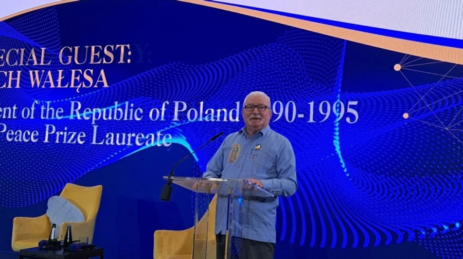 Former Polish president Lech Wałęsa criticises Trump's behaviour at meeting with Zelenskyy