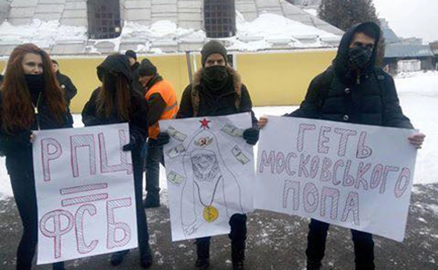 Во Львове храм УПЦ МП пикетировали, требуя освободить захваченный земельный участок
