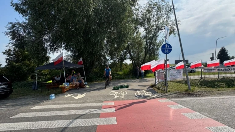 Поляки сняли блокировку на границе возле ПП Шегини