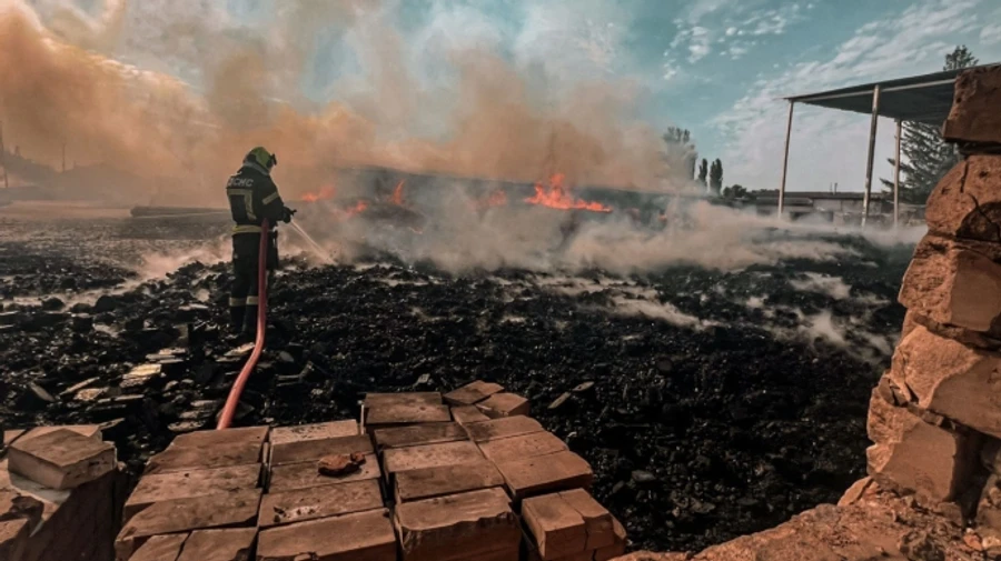 Firefighters extinguish major fire in Kyiv Oblast after Russian attack