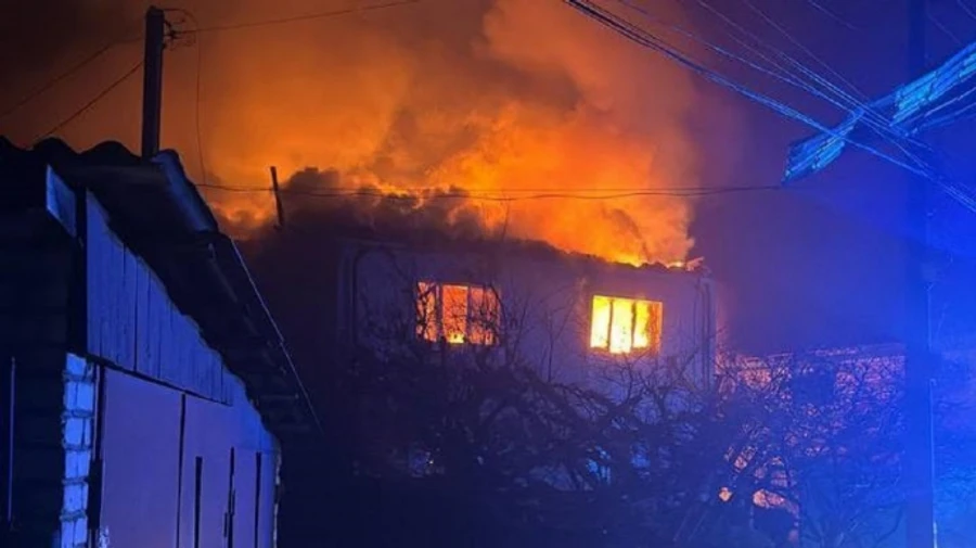 В результате вражеской атаки на Киевщине повреждены дома, возникли пожары – ОВА