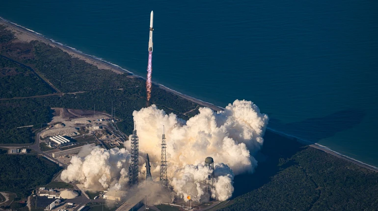 Підсумки 2025 космічного року: нова важка багаторазова ракета, Китай наздоганяє, проблеми NASA та інші важливі події