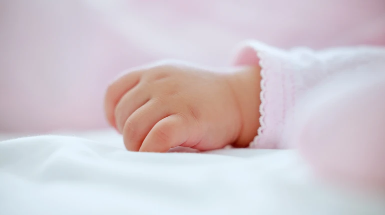 На Тернопільщині породілля залишила в під'їзді новонароджену доньку: дитина в лікарні, а матір розшукують