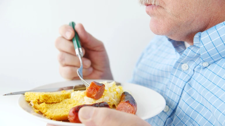 Как способствовать здоровому старению? Ученые назвали категорию пищи, которой стоит избегать