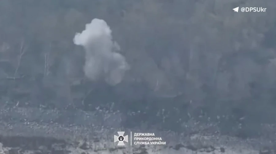 Ukrainian border guards destroy Russian ammunition storage points on Zaporizhzhia front – video