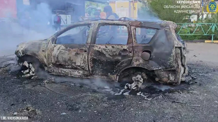 Two killed and eight injured in Russian attacks on Kherson Oblast – video