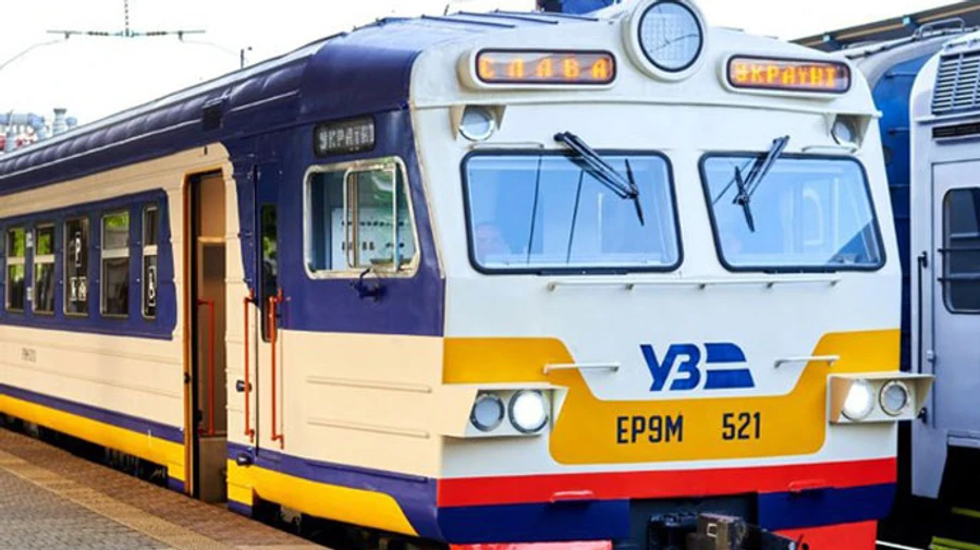 В Киеве приостанавливали движение электрички между Почайной и Святошином: сошел грузовой вагон 