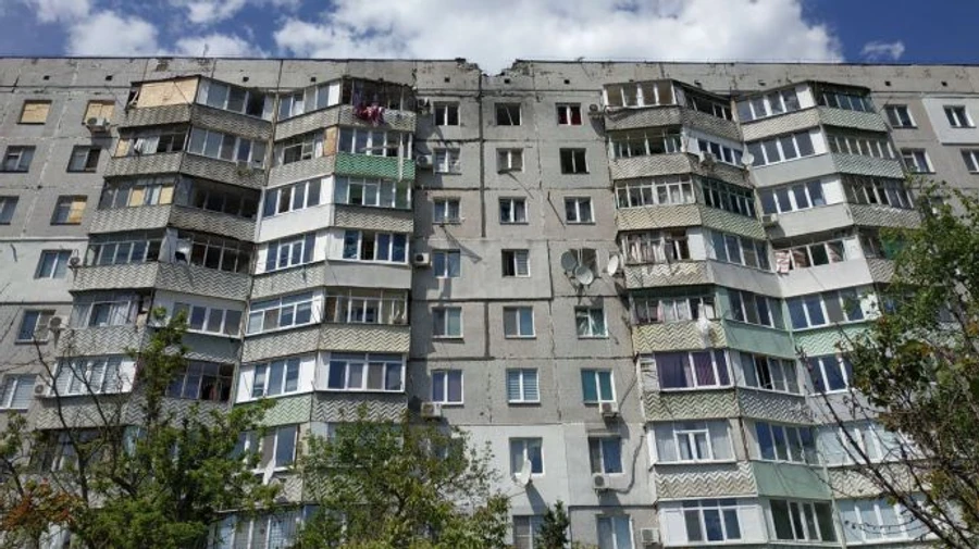 В Херсоне от обстрела пострадала многоэтажка, в области погибли две женщины