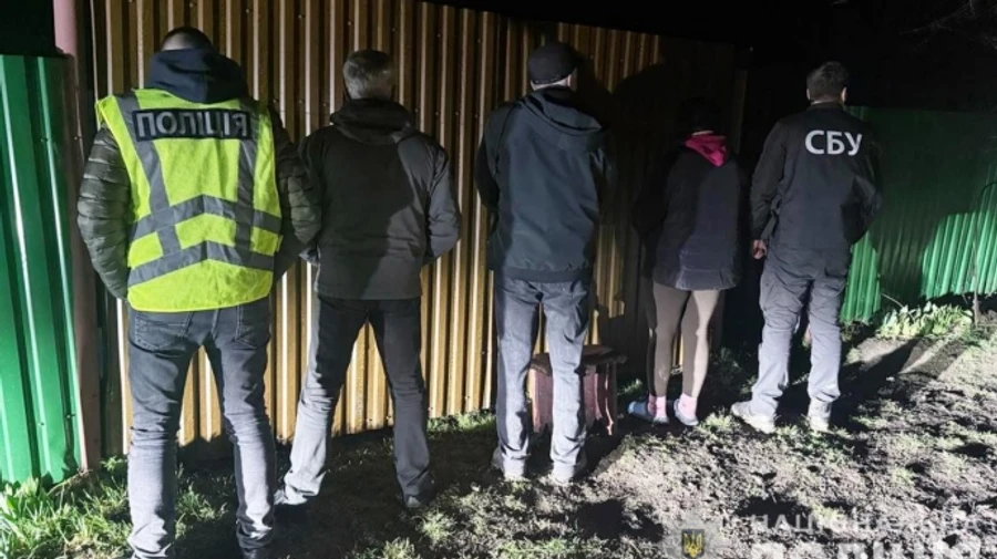 Вдову військового підбурювали дати хабар за демобілізацію сина: СБУ і поліція викрили схему