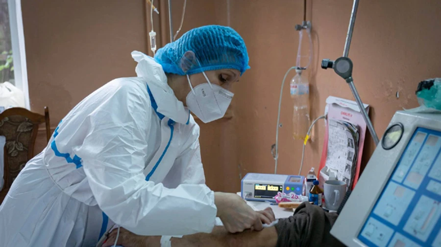 Covid у Києві продовжує бити антирекорди: 1323 хворих і 44 смерті за добу 