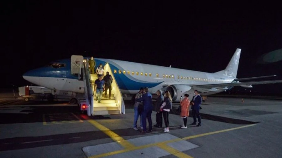 Украинку с семью детьми эвакуировали домой из сирийского лагеря