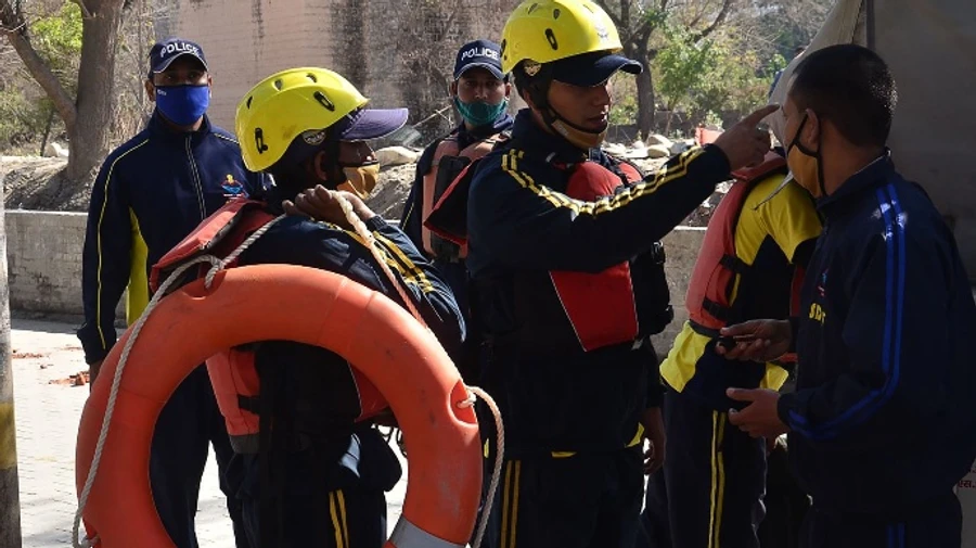 Из-за схождения ледника в Индии без вести пропали 125 человек