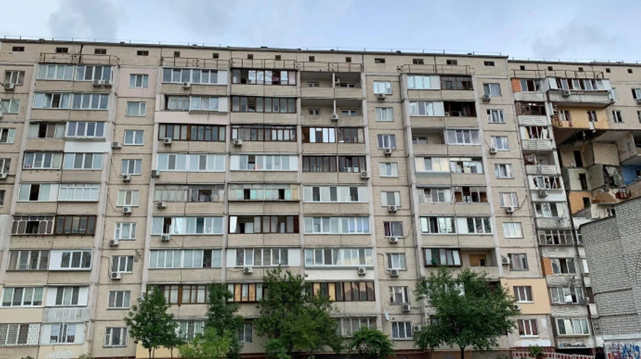 Вибух на Позняках: у КМДА кажуть, що сусідній будинок перевірять фахівці