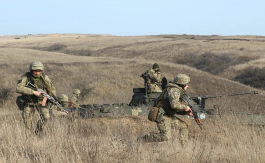 ООС: 4 ворожі обстріли, снайпери під Новотошківським, один поранений
