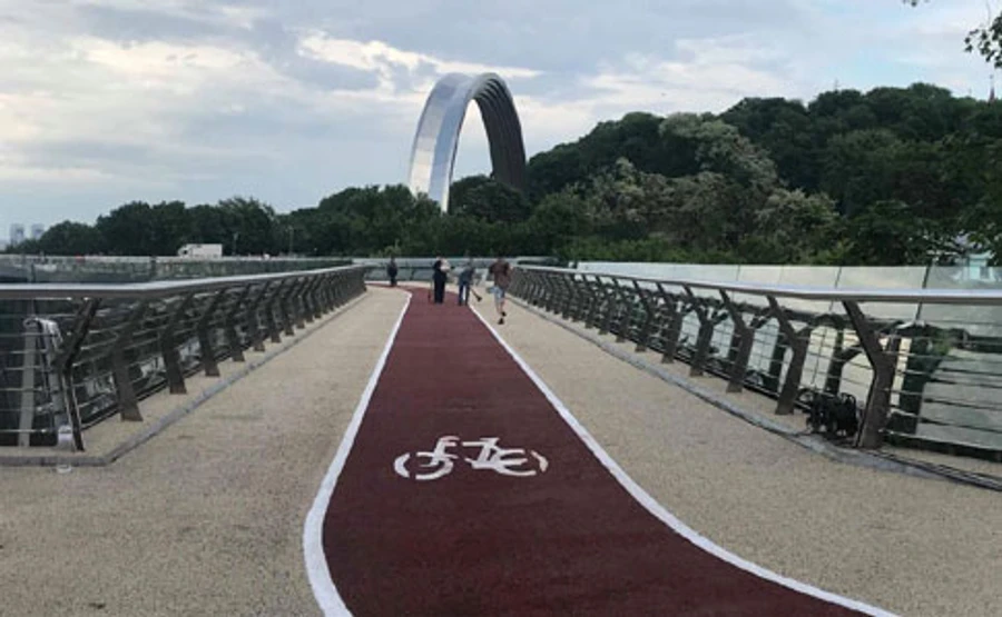 Кличко похвастался, что на стеклянном мосту сэкономил 100 миллионов 