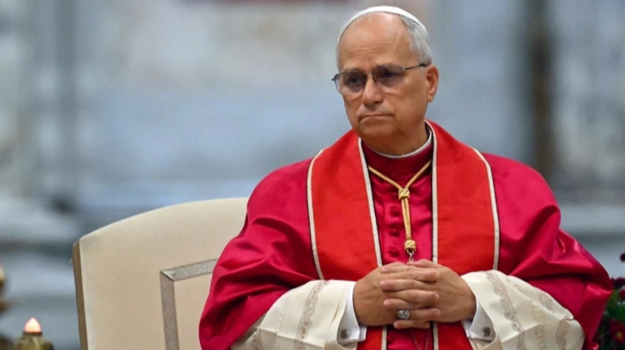 Pope mentions Ukraine in his first Christmas address